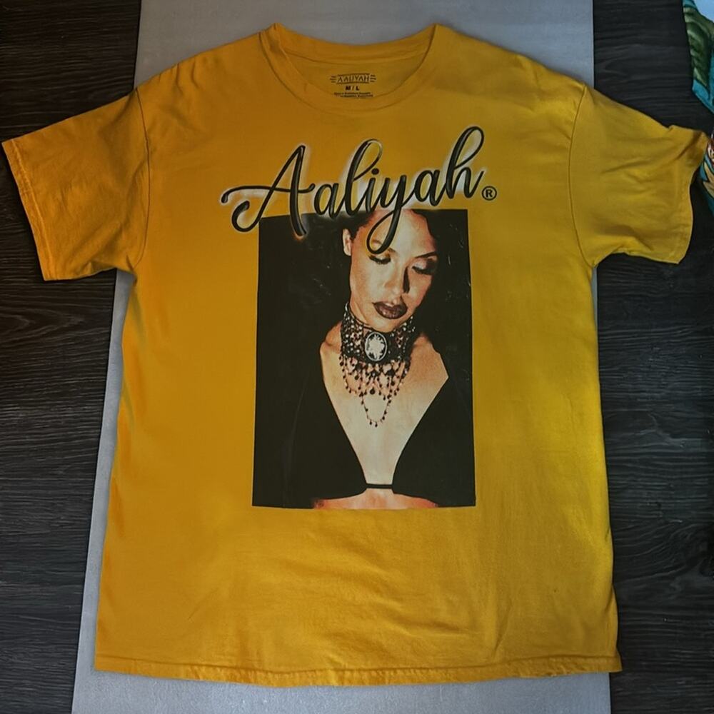Aaliyah Yellow Short Sleeve Graphic Concert T-Shirt M/L Festival 90s Style Music
